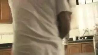 ولد ينيك امه في المطبخ سكس مع احلي طيز مهات