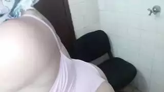 إباحية استمناء مسلمة صريحة: شاهد فرجها يندفع على الكاميرا