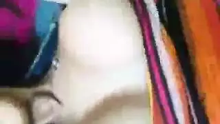 المرأة ذات القرون والشعر المجعد رينا ليكس في حفلة جنس قاسية مع قضيب أسود