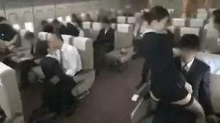 سكس داخل الطائرة معا الكابتن