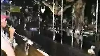 ساديّة مثيرة بين ناضجتين: لعبة صلبة تمارس الجنس بقوة