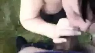 مص قضيب رفيق السكن: جنس فموي وابتلاع المني