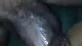 فتاة سمراء كبيرة الصدر وصديقتها الشقراء تمارسان العادة السرية الجنسية في الهواء الطلق