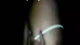 المرأة السوداء تحصل مارس الجنس من الخلف ، لأنها تحتاج إلى بعض المال