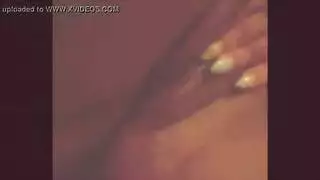 الكرز تستبدل مراقبها بجلسة أفلام إباحية صريحة