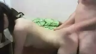 العاهرة صغيرة الثدي ألكسيس فوكس يتم تحفيسها بعمق قبل جنس قاسي