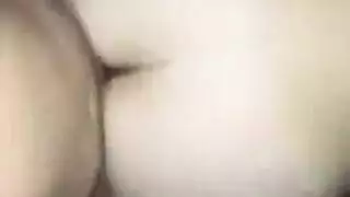 مدربها المثار يملأ فرج بيلا إيف وهي تئن من الهزاز على بظرها