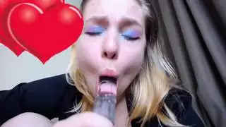 نجمة إباحية مراهقة ذات أثداء ضخمة تمص الحلمة وتضاجع بقوة