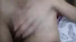 فتاه صغيره فتحو كسها