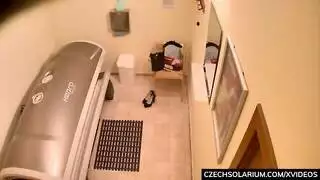 تقذف الفتاة من كسها عند وصولها للنشوة