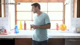 مصالحة الأشقاء: أخت شهوانية تمص قضيب أخيها