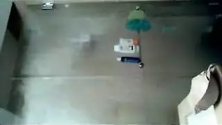 ديوث خجول يصور أول جماع زوجته الجماعي