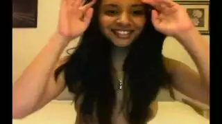 فتى مراهق يُسعد قضيبًا صلبًا ويَلعق السائل المنوي