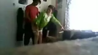 زينه مع اخوه صغير