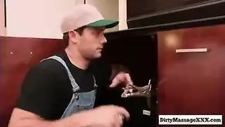 فيلم نيك كلابي مكثف يظهر طيز عاهرة ساخنة كبيرة ومستديرة
