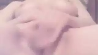 إباحية ويب كام مباشرة: فتاة مصرية مثيرة يدمر كسها الضيق