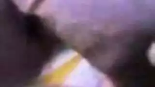 فتاة سودانية تأخذ قضيبًا ضخمًا بعمق في مهبلها الضيق