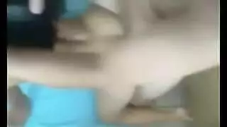 محترفون يدربون زوجة شقية على الإباحية