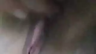 حركة أصابع مجنونة مع زوجة هاوية ساخنة