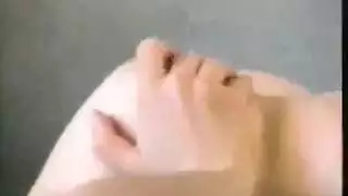 سمراء مجعدة الشعر بالبدلة تتوسل لنيك عنيف في المكتب